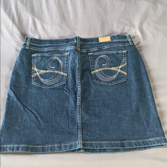 Cabela’s Denim Skirt. NWOT - Picture 4 of 8